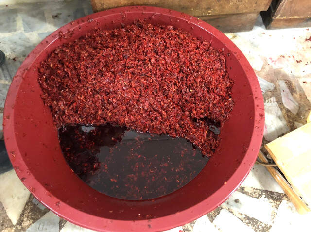 Sahte İçki Operasyonu Sahte İçki Operasyonunda 8 Bin Litre Sahte Şarap Ele Geçirildi