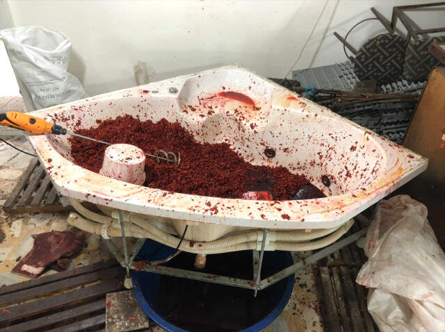 Sahte İçki Operasyonu Sahte İçki Operasyonunda 8 Bin Litre Sahte Şarap Ele Geçirildi