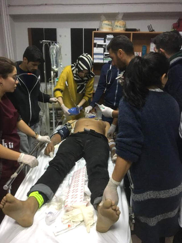 Van'da Göçmenleri Taşıyan Minibüs Şarampole Yuvarlandı: Ölü ve Yaralılar Var Van'da Göçmenleri Taşıyan Minibüs Şarampole Yuvarlandı: Ölü ve Yaralılar Var