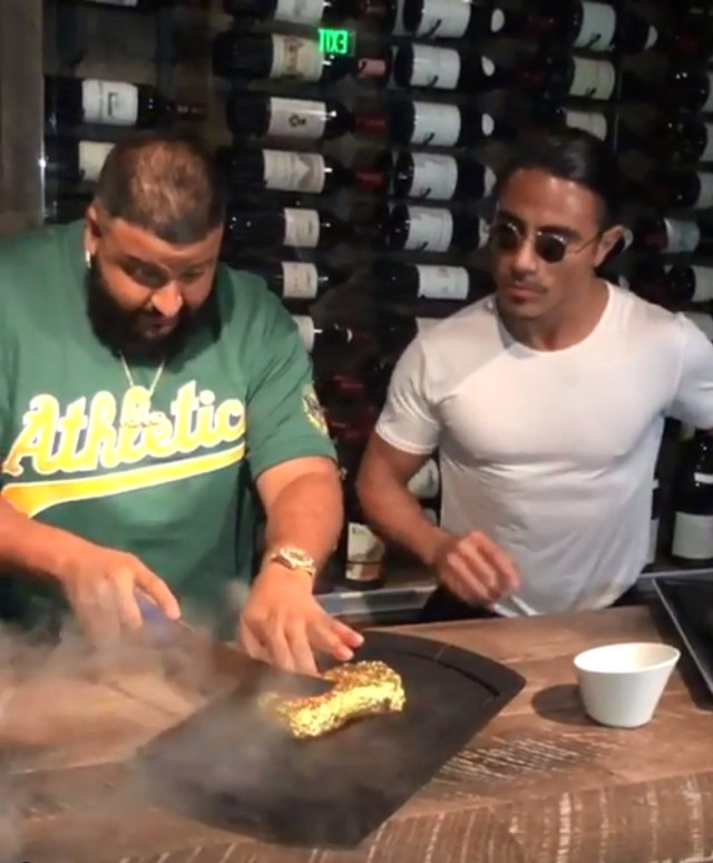 Nusret'in Eti Altın Tozuna Bulayıp Amerikalı Rapçi DJ Khaled'e Kestirmesi Sosyal Medyayı Salladı