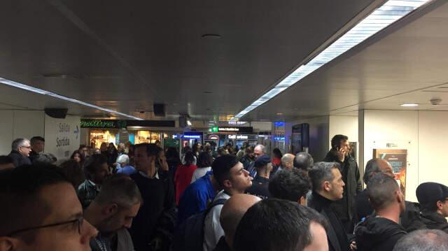 Son Dakika! Barselona'da Bomba Alarmı! 2 Tren Hattı Kapatıldı Barselona'da Bir Valizin İçinde Bomba Bulundu