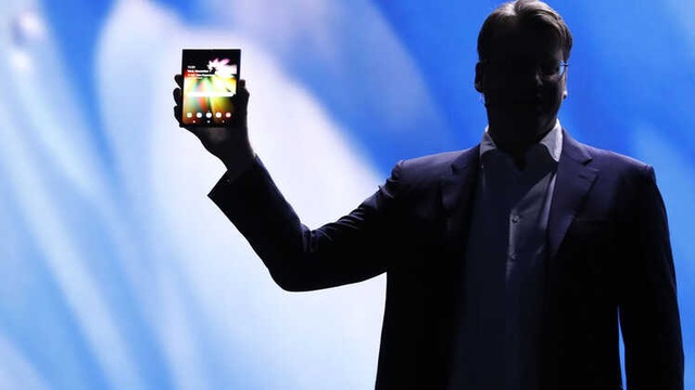 Samsunhg Katlanabilir Ekranlı Telefonunu Tanıttı: Açıldığında Ekranı Tablet Boyutuna Ulaşıyor