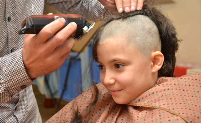 9 Yaşındaki Kız Çocuğu, 'Saçım Saçın Olsun' Kampanyasına Destek İçin Saçlarını Kestirdi