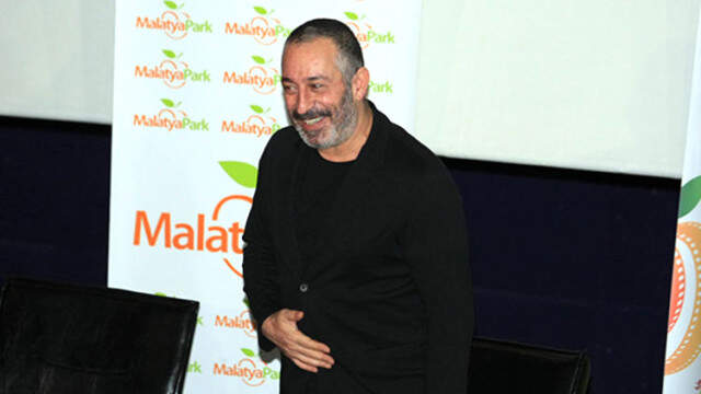 Cem Yılmaz Sinemaseverlerle Bir Araya Geldi Sinemaseverlerle Bir Araya Gelen Cem Yılmaz, İzdiham Yarattı!