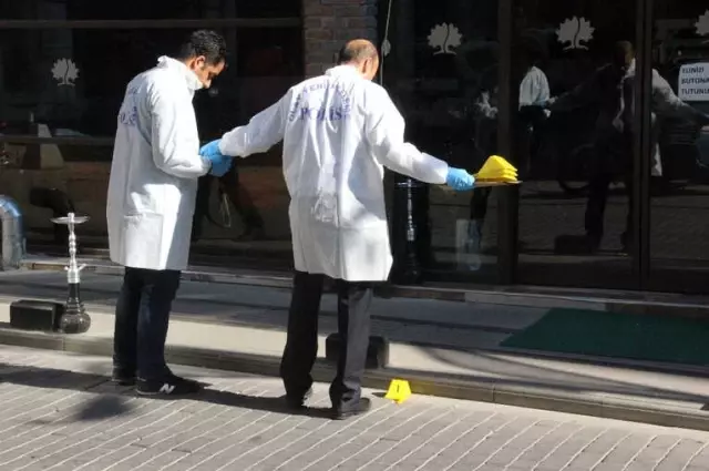 Muhtar, Parke Taşı Parası Vermeyen Baba ve Oğlunu Silahla Vurdu!