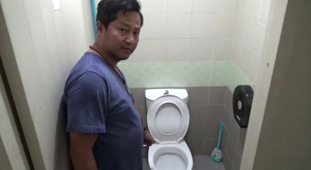  <a class='keyword-sd' href='/tayland/' title='Tayland'>Tayland</a>'da 3 Metrelik Piton Tuvalette Saklandığı Evin Sahibini Cinsel Organından Isırdı