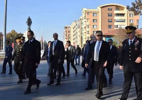 Konya'da Atatürk'ü Anma Töreni Gecikince Vali Toprak, Hemen Talimatı Verdi: Hepsini Görevden Alın