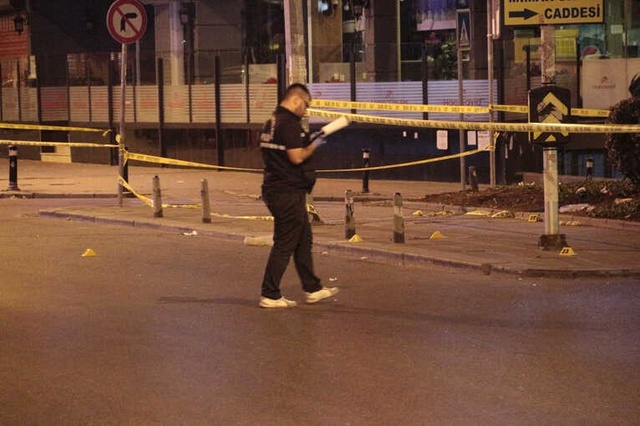 İki Grup Arasında Silahlı Çatışma: 1'i Polis 3 Yaralı