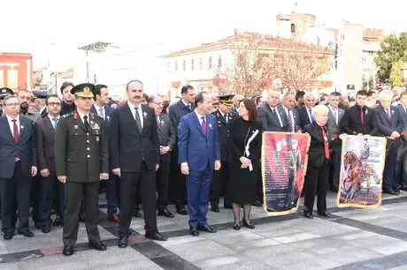 <a class='keyword-sd' href='/10-kasim/' title='10 Kasım'>10 Kasım</a> Töreninde Atatürk'e Hakaret Eden Genç Kadın, Gözaltına Alındı