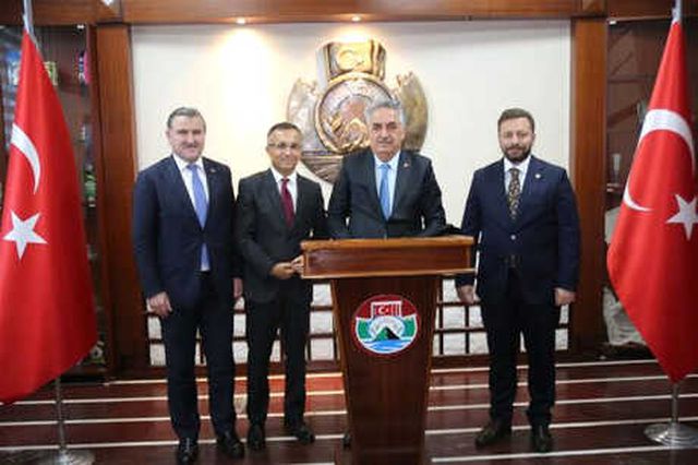 AK Partili Hayati Yazıcı Trafik Kazası Geçirdi