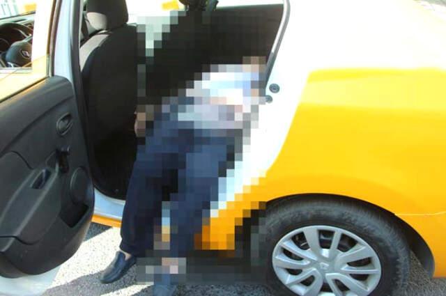 Taksi Sahibi, Araç İçinde Tanımadığı Kişiye Ait Cesedi Görünce Donup Kaldı