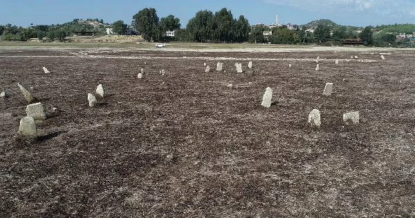 60 Yıl Önceki Mezarlar Ortaya Çıkınca, Mahalle Halkı Duaya Koştu