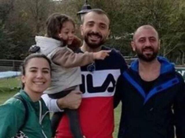 Hira İçin Okan Kurt'la Gezmeye Giden Demet Akalın, Buluşmalarını İfşa Eden Hayranına Ateş Püskürdü