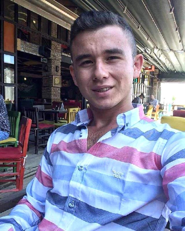 Hakkari'deki Patlamada Şehit Düşen 3 Askerin Cenazesi Toprağa Verildi