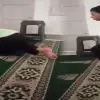 İki Kolu Olmayan Çocuğun Namaz Kılma Görüntüleri Sosyal Medyada Gündem Oldu