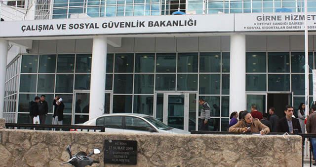 80 Yaşındaki Annesini Bakanlığın Kapısına Bırakıp Kaçtı