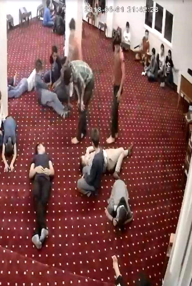 Arkadaş Şakalaşması Canından Ediyordu