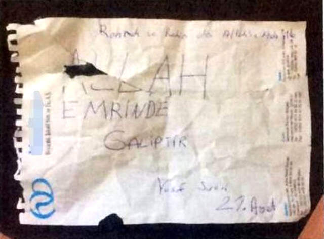 Atatürk Anıtı'na Baltayla Saldıran Kadın Yakalandı Atatürk Anıtına Baltayla Saldıran Kadın Yakalandı
