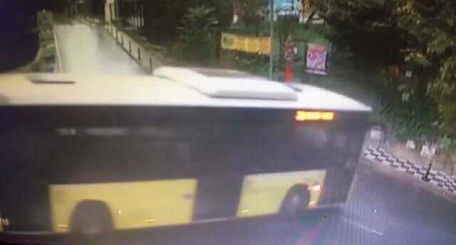 İstanbul'da İETT Otobüsü Kaza Yaptı: 9 Yaralı İstanbul'da İETT Otobüsü Kaza Yaptı: 9 Yaralı