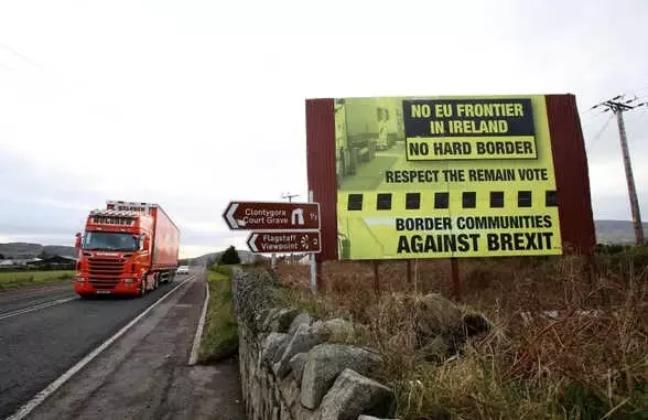 İngiltere'de Başbakan May, Brexit Anlaşmasına Kabinesinin Desteğini Aldı