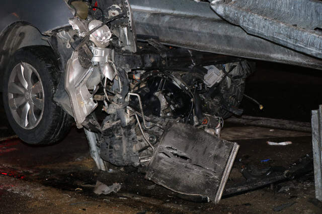 TEM'de Feci Kaza! Hızla Gelen Otomobil Bariyerlere Girdi: 1 Yaralı