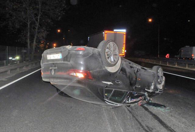 Kaza Yapan Sürücü, Otomobilini Bırakıp Kaçtı