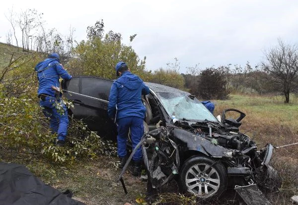 Yağmur Nedeniyle Kayganlaşan Yolda Kontrolden Çıkan Otomobil Şarampole Yuvarlandı: Ölü ve Yaralılar Var
