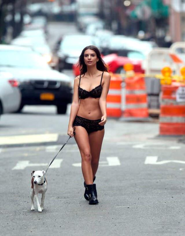 Yılın Kadını Emily Ratajkowski Oldu