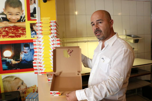 Pizzaya Tükürme Olayının Ardından Uyanık Girişimci, Kilitli Pizza Kutusu Üretti