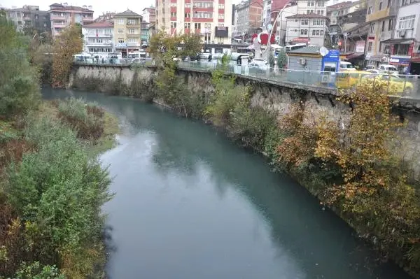 Bartın Irmağının Siyah Akması, Çevre ve Şehircilik İl Müdürlüğünü Harekete Geçirdi