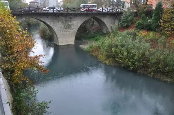 Bartın Irmağının Siyah Akması, Çevre ve Şehircilik İl Müdürlüğünü Harekete Geçirdi