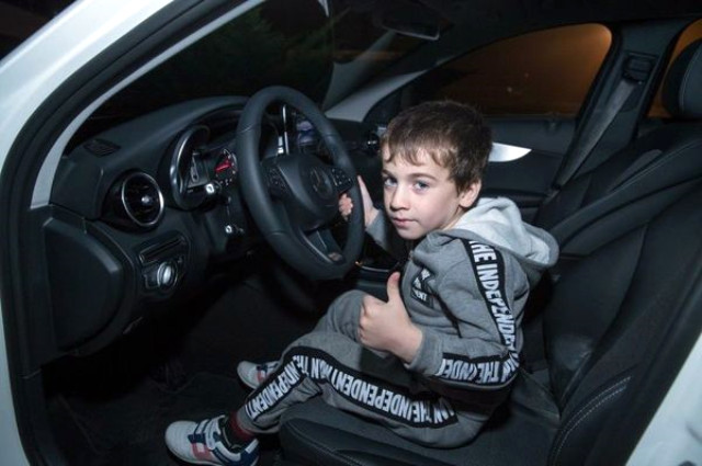 Çeçenistan Lideri, 4 bin 105 Şınav Çeken 5 Yaşındaki Çocuğa Araba Hediye Etti!