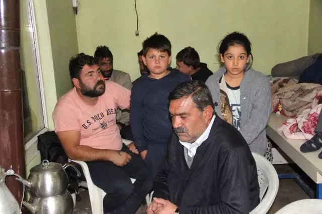 Adana'ya Gitmek Üzere Yola Çıkan 10 Kişilik Ailenin Aracı Arıza Yapınca Çevre Halkı Aileye Sahip Çıktı