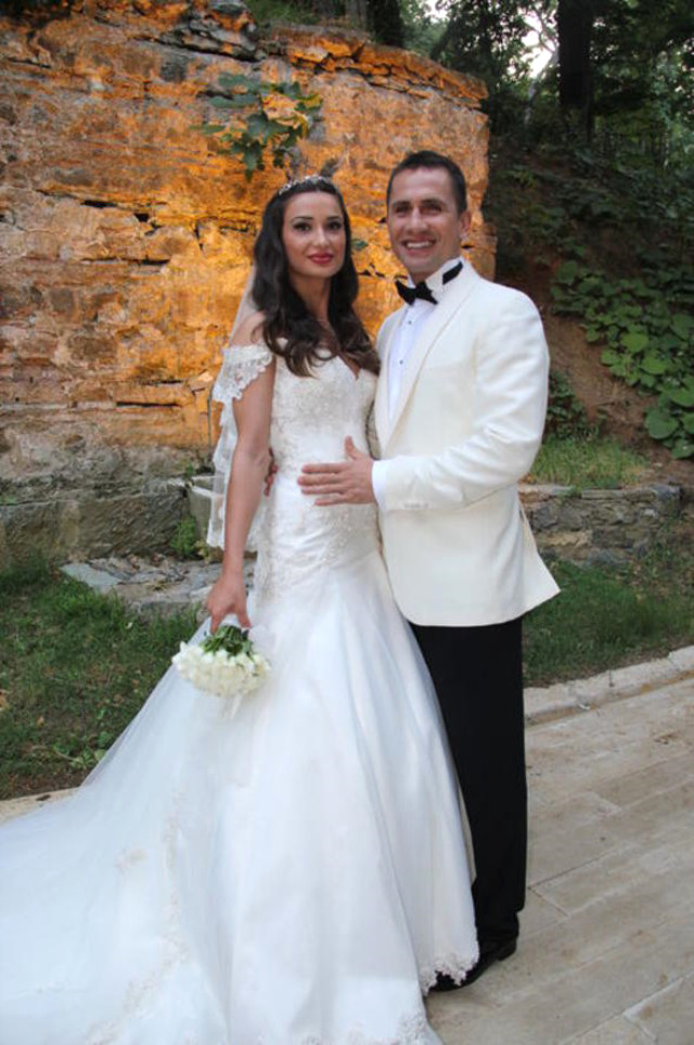 Futbolcu Emre Aşık, Eşi Yağmur Aşık'a Boşanma Davası Açtı