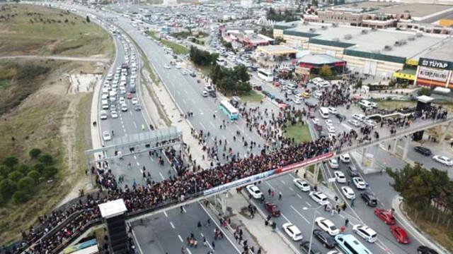 Vatandaşlar, TÜYAP'a Akın Etti! Üst Geçit Yetmedi, Polis Yolu Kesti