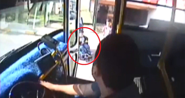 Otobüs Şoförü Yolculara Aldırış Etmedi, Engelli Çocuk İçin Güzargahını Değiştirdi!