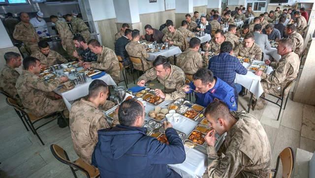 20 Yıl Önce Görev Yapan Eski Komandolar, Tendürek'te Buluştu