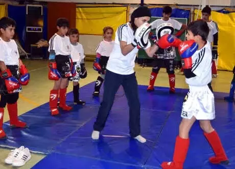 Dicle Komiser, Gündüz Vatan Nöbetinde, Akşam Kick Boks Eğitiminde