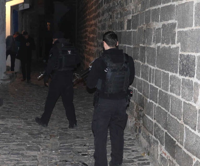 İki Grup, Sokak Ortasında <a class='keyword-sd' href='/20-dakika/' title='20 Dakika'>20 Dakika</a> Boyunca Çatıştı: 2 Kişi Öldü, 2 Kişi Yarandı
