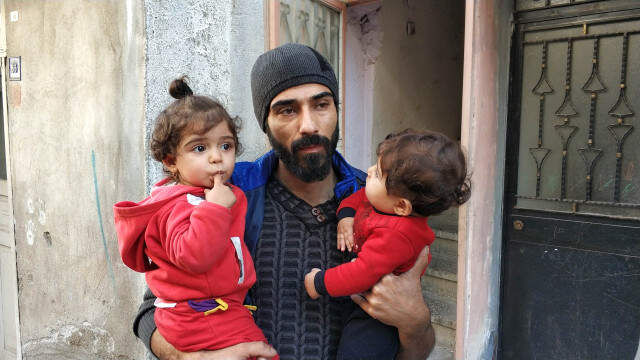 Kocasından Şiddet Gören Iraklı Kadın Kurtulmak İçin Kendini Pencereden Attı Kendini Camdan Atan Kadının, Küçük Kızıyla Bakıştığı Anlar Yürek Burktu!