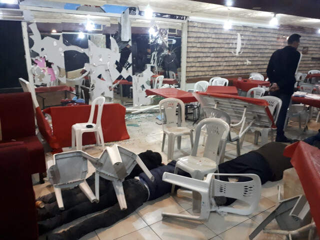 Polisi Karşısında Gören Kumarbazlar, Birbirlerini Ezip Kaçmaya Çalıştı Polisi Karşısında Gören Kumarbazlar, Birbirlerini Ezip Kaçmaya Çalıştı