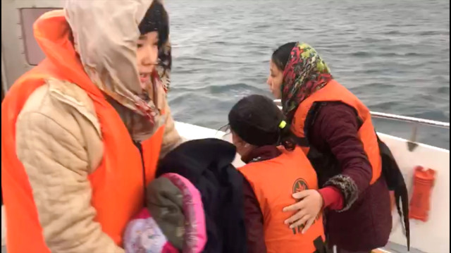 Ege Denizi'ndeki Yumurta Ada'da Mahsur Kalan 44 Düzensiz Göçmen Kurtarıldı