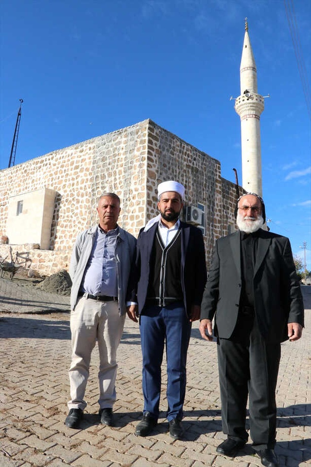 Rahip, Batman'daki Cami Onarım Çalışmalarına Destek Verdi