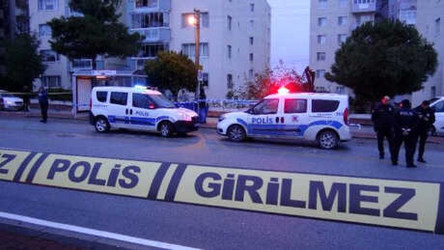 Uzaklaştırma Kararı Olan Koca, Eşini Durakta Servis Beklerken Öldürüp İntihar Etti
