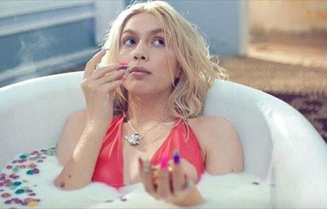 Aleyna Tilki Sosyal Medya Hesabından Illuminati Simgesi Paylaştı