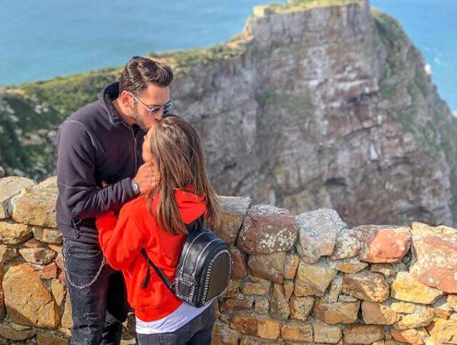 Ünlü Futbolcu Hakan Çalhanoğlu Boşanmak Üzere Olduğu Eşiyle Barıştı