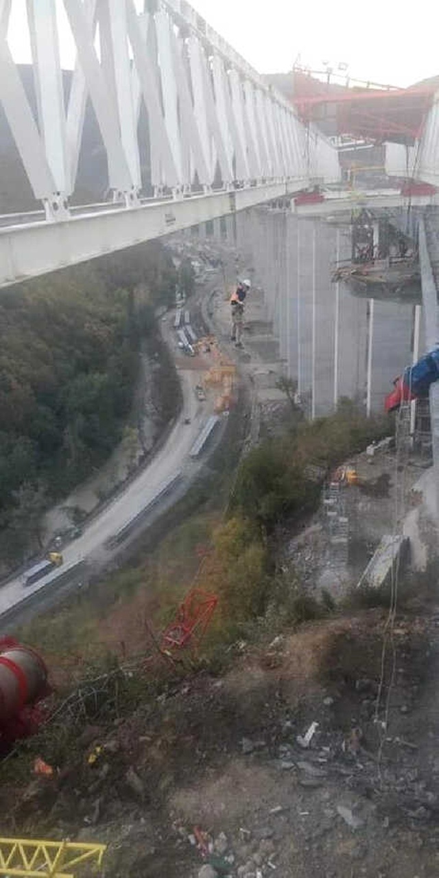 45 Metreden Düşen İşçi Emniyet Kemeriyle Asılı Kaldı