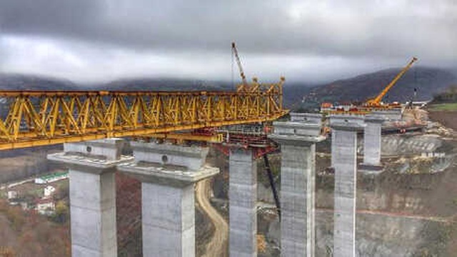 45 Metreden Düşen İşçi Emniyet Kemeriyle Asılı Kaldı