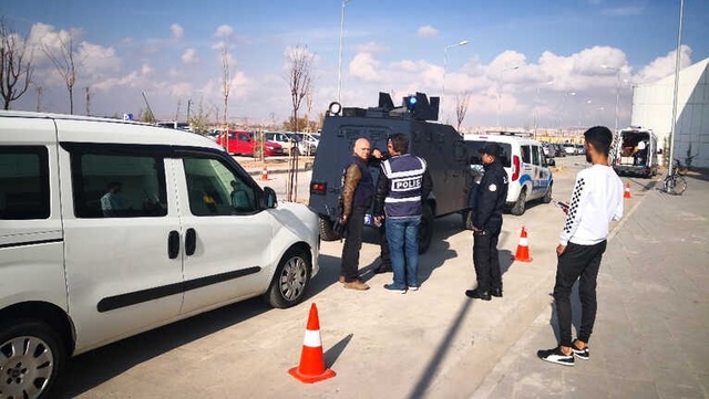 Aksaray'da Çocuğa Taciz Şüphelisi, Zırhlı Araçla Adliyeye Sevk Edildi