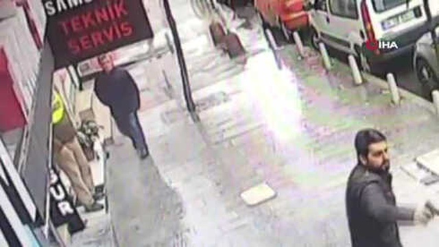 Kurye Kılığına Girip Kuyumcu Soyan Hırsızı, Çevredeki Esnaf Yakaladı! Heyecan Dolu Anlar Kamerada